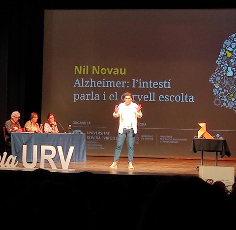El investigador predoctoral Nil Novau gana la final del concurso de monólogos científicos de la URV