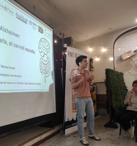 Dos miembros de TecnATox participan en el concurso internacional de divulgación científica Pint of Science en Reus y Tarragona